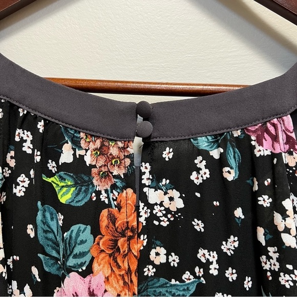 Torrid Georgette Halter Tank Size 4x - Picture 10 of 13